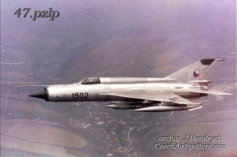 1502 MiG-21R D típusú felderítő konténerrel