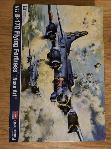 10000 B-17 nose art Az 5 gépre való matricából 2 marad nekem