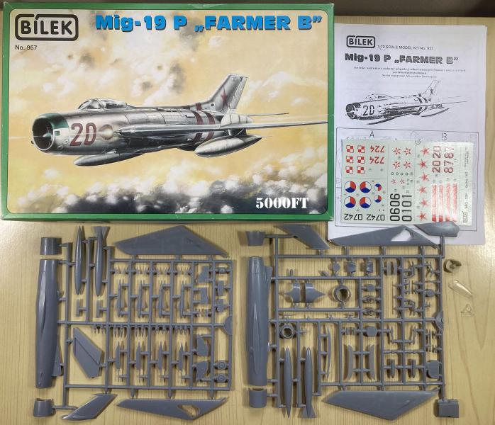 2025-12-14 MiG-19P Bílek 1÷72 5000Ft_