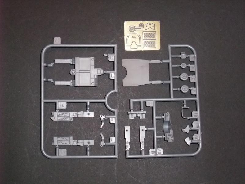 1/72 Orange Hobby  AS32A-32A hangár fedélzeti traktor ; 3000.--