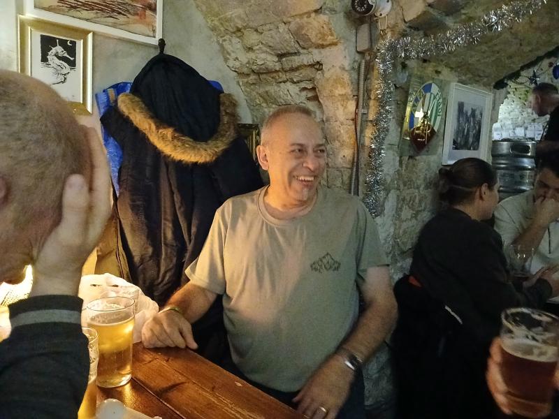 Z63 örül, mert itt még csak ő tudja, mi van a különdíjban