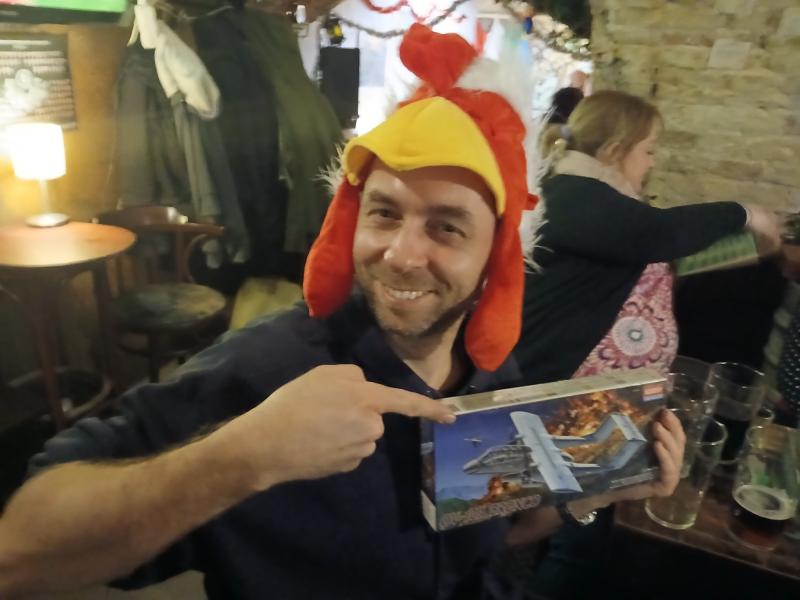 Kicsi végül nem trafálta el egyik vöröscsillagos makettet sem