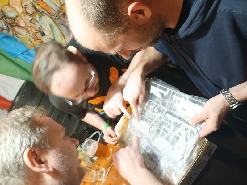 Még egy sör és ott helyben összerakják