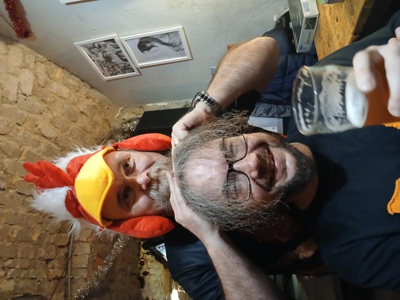 Megrészegült a sikeres hajbeültetéstől