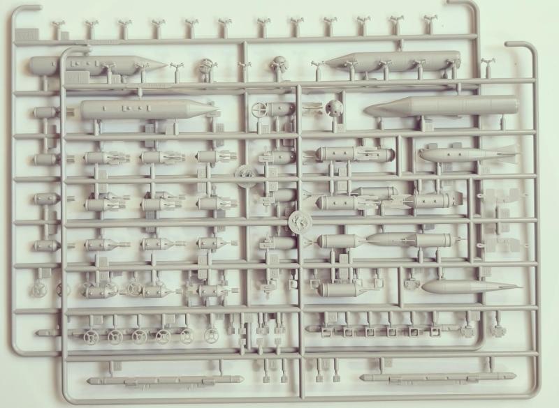 Fegyverzet1_orosz-AB-100-250_FAB-500_KMGU-2_1-48_két_keret_2500Ft