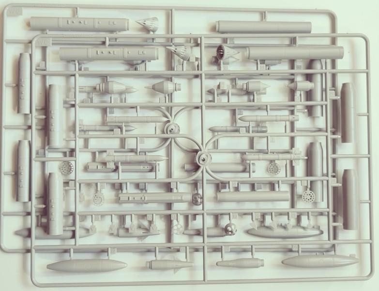 Fegyverzet4_orosz-S-24B_B-8M1_B-13L_S-25L_ZB_500_S-25FM_1-48_két keret_2500Ft