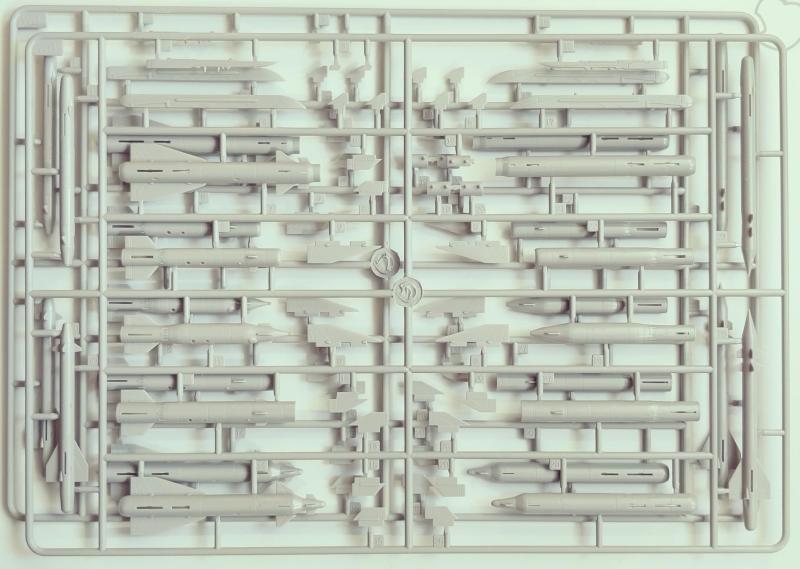 Fegyverzet5_orosz-S-25FM_Kh-25MP-25ML-29T_KB-500-1000KP_1-48_két keret_2500Ft