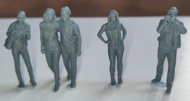 Figura_3D civilek_1-72-1-48_1-35_1-32_1000Ft-tól