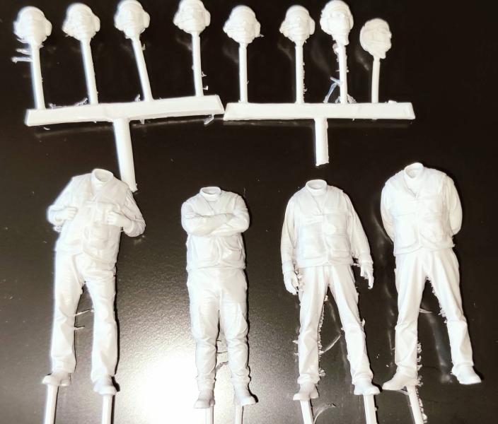 Figura_NAVY modern_1-32_4db_8 fej_össz 6000Ft_1