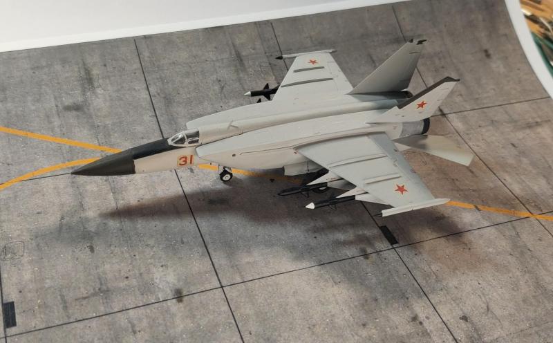 kész makett_MiG-25_PD_Revell_1-144_2000Ft_2