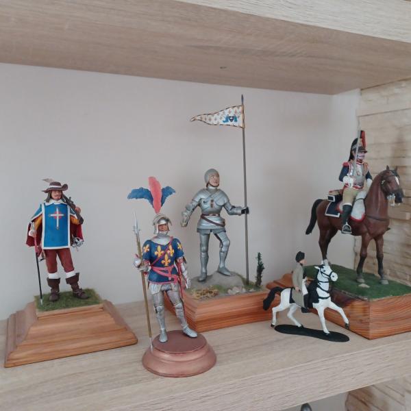 Történelmi figurák eladóak vagy csere.