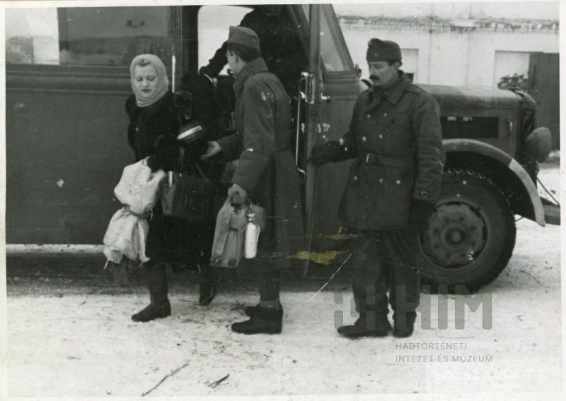 42-12-26 - Don - Tábori színház = HM-HIm FB