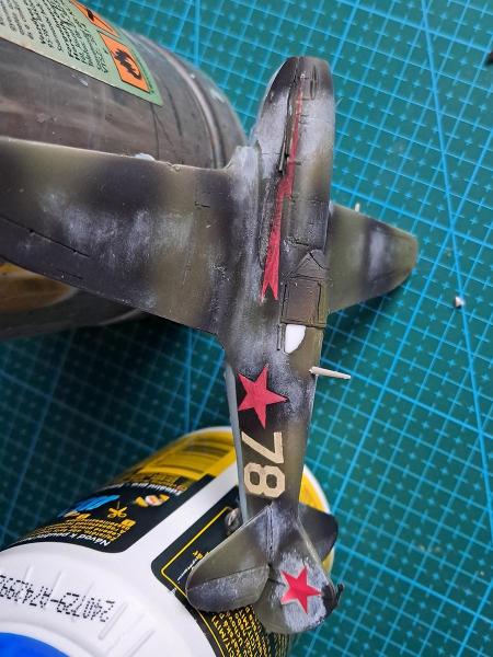 Száradóban a faragasztó-ablakszem