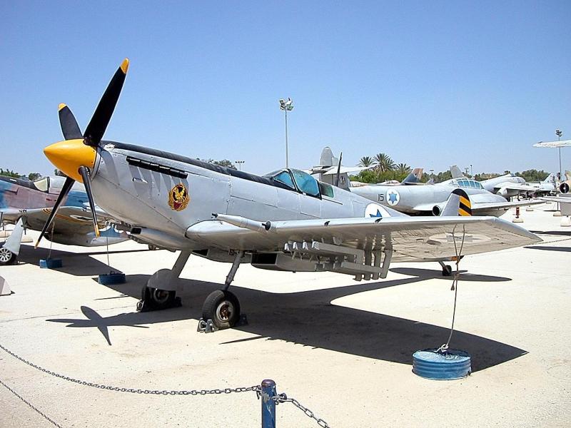 Mark IX

Az IAF múzeumában található Spitfire Mk IX LF a 105 Scorpion tayset festésével. A kabintető kék színét egy naptól és UV-sugárzástól védő fólia okozza.

(saját kép)