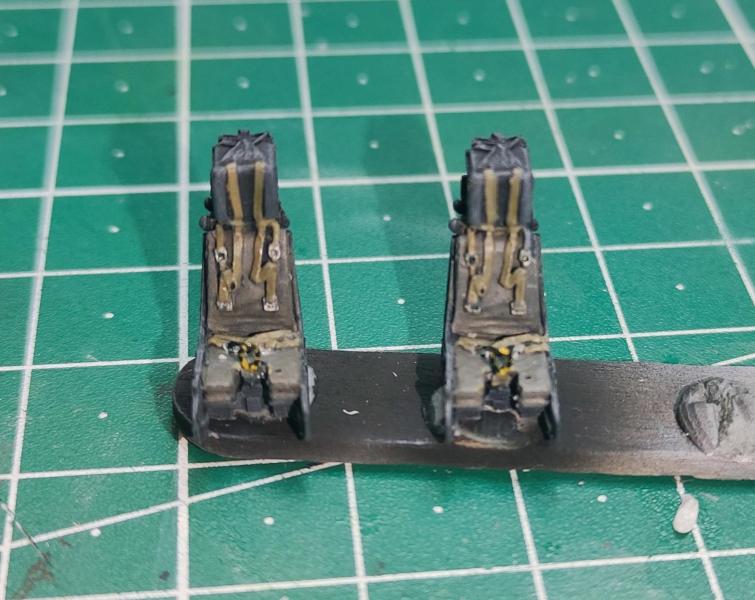 Készülnek a "székek" is

Mmmmhhh... Jobb kép nem vót? :)