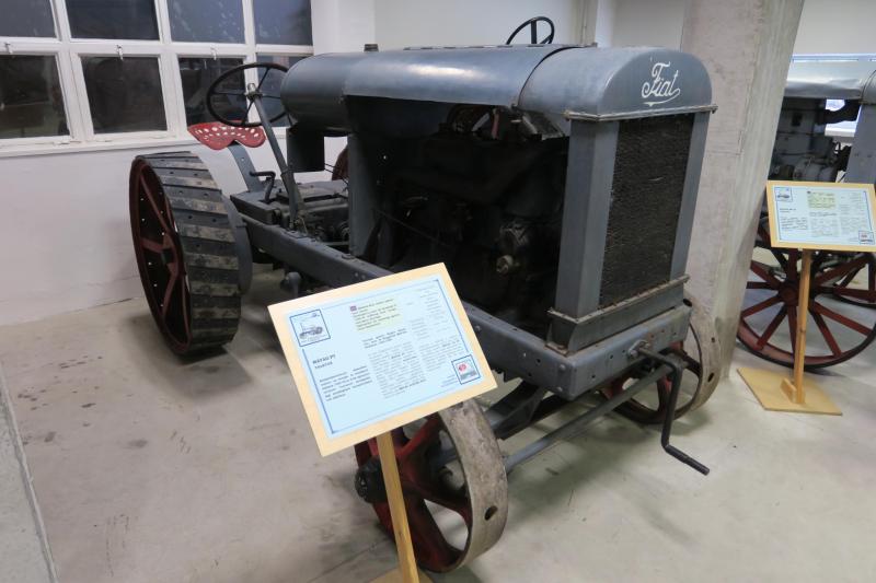 MÁVAG PT (1925-28)

A háború utáni traktorhiány enyhítésére készült. Az Austro-Fiat négyhengeres, benzin-petróleumüzemű 32 LE-s motorját építették bele.