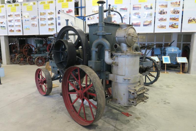 Elől (jobbra) látható a fagázosító berendezés