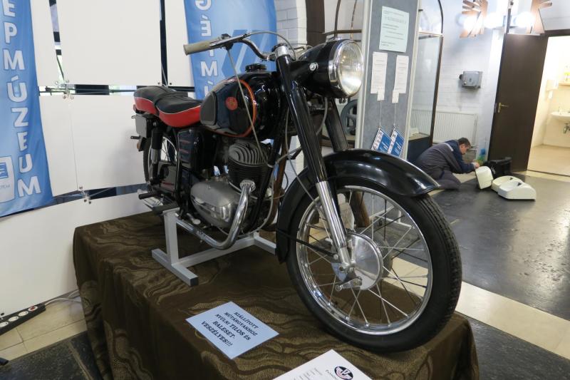 Pannónia T5H

Annyi mezőgazdasági vonatkozása mindenképpen van, hogy sok Pancsi végezte háromkerekű háztáji szekérként.