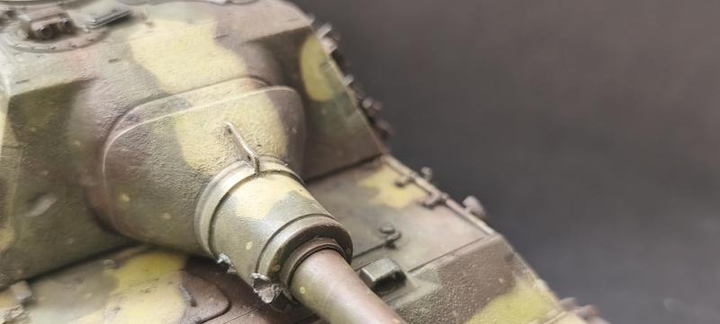 A sérülés imitálása a lövegpajzson