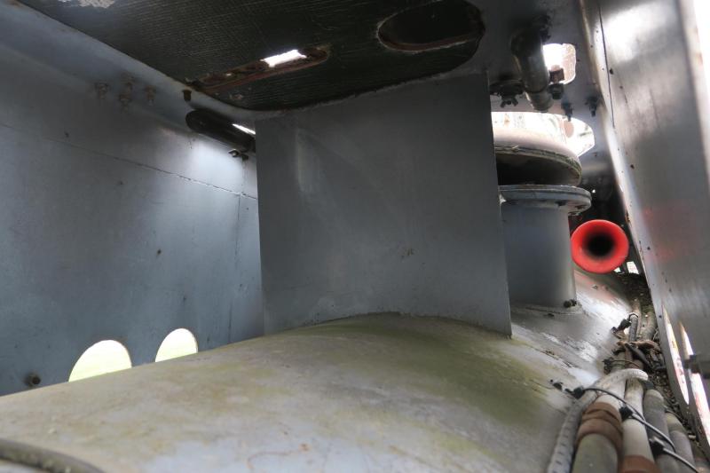 A nyomásálló test a külső burkolat alatt