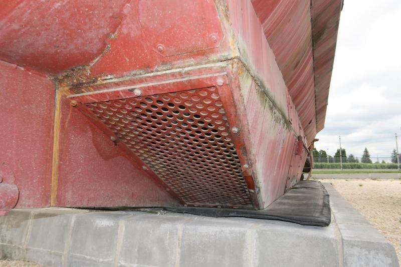 A vízalatti menet hajtócsavarjait rács védte