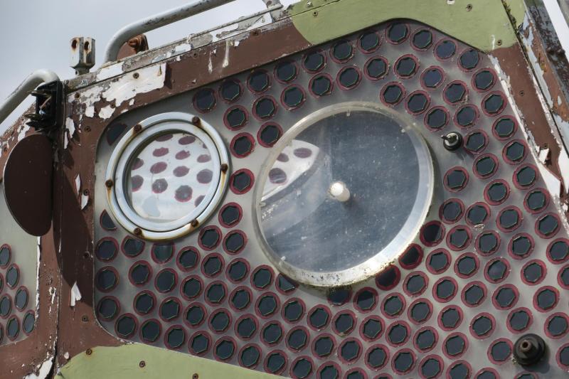 Érdekes a szélvédő "dekorációja"