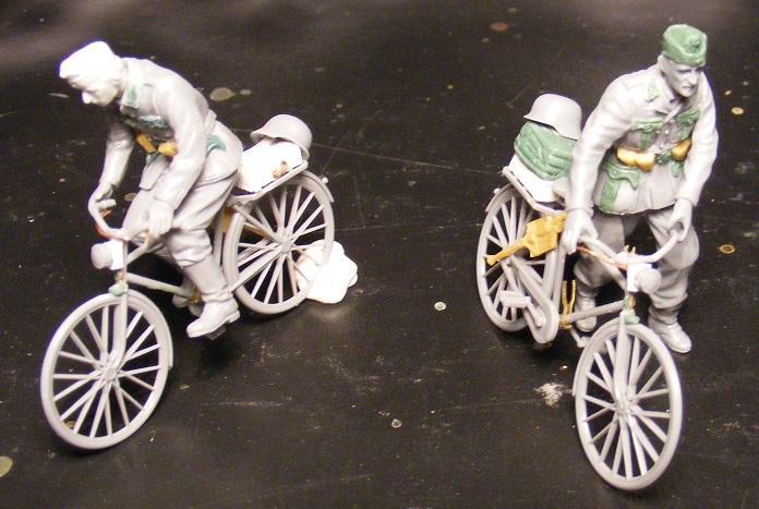 Gumihuszárok Tamiya német biciklisekből