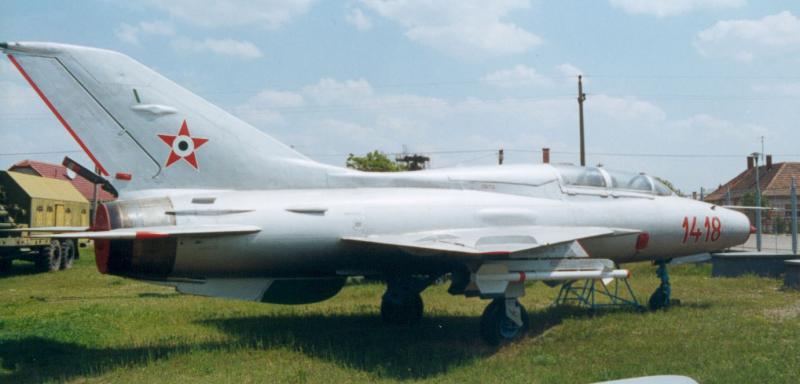 b MiG_21U_1418_PZ010