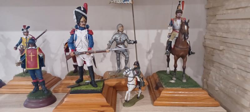 Történelmi figurák eladóak vagy csere.