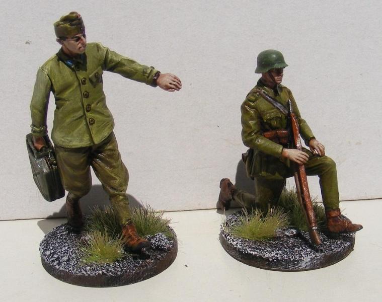 Thebodi figura zsávolyruhában (jobb oldalon a Resin Division honvédje)