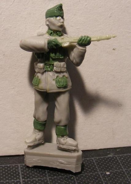 Saját faragású figurák