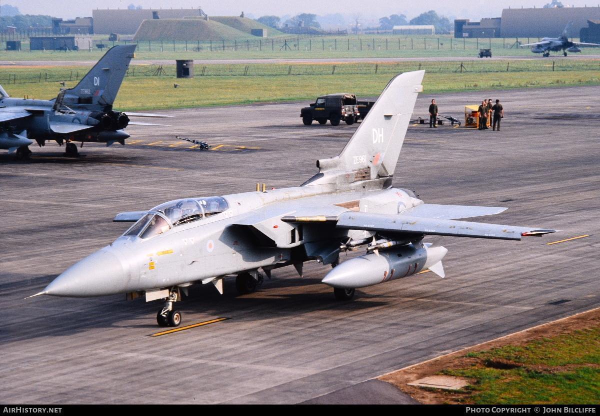 ZE961 - 1990 RAF Leeming AFB