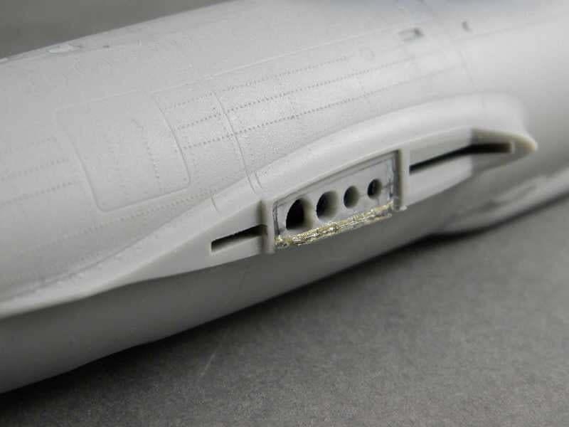 A szárnybekötéseknél felkerült némi fém