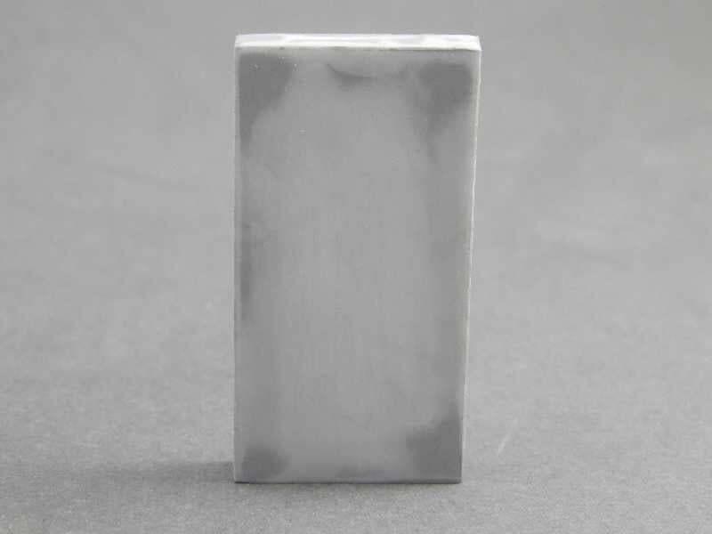 Az emlékmű központi betontáblája