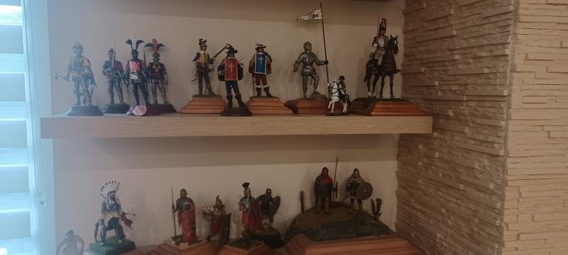 Történelmi figurák eladóak vagy csere.