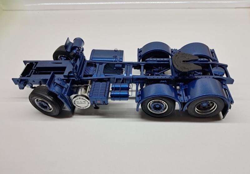 Metál kékkel, lakkozva