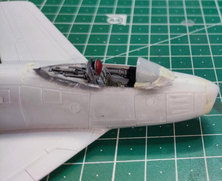 Még a kabin oldalfalának tetejét is ki kellett igazítani