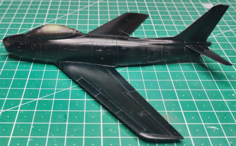 Előkészítve a fémszínhez fényes fekete alapozással