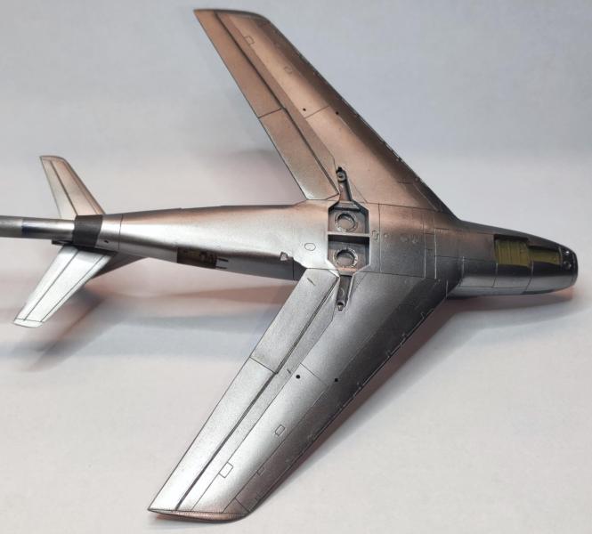 Még a főfutók aknái hátravannak

De majd csak akkor, ha teljesen megszárad a lakk. Az ecsetnyél meg szétnyomta a ragasztást, a fene vinné el. Tömíthetem/csiszolhatom újra... :(