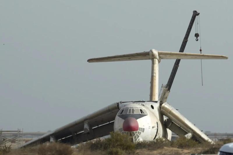 Itt már bontják a szerkezetet