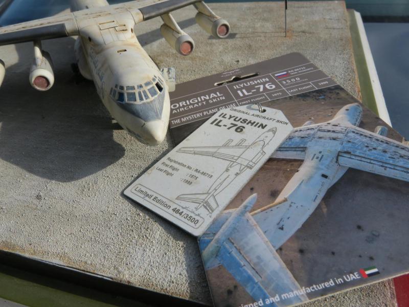 A makett és az eredeti gépből származó lemezdarab