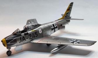 Elő a szablyával!
Hinel Tamás (warbirds)