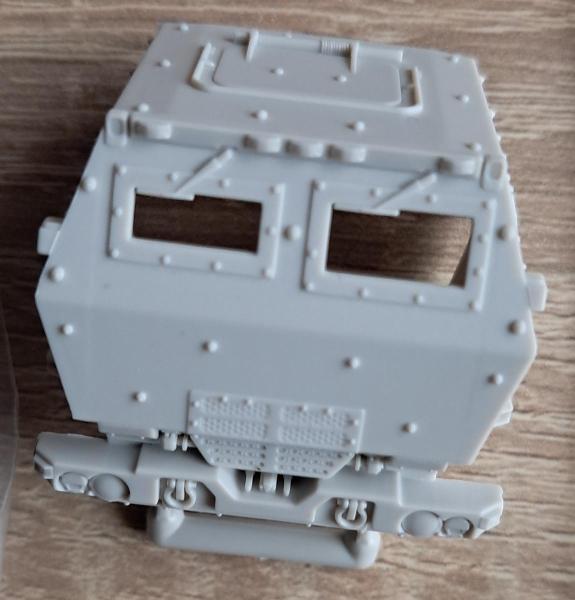 Vezetőfülke kicsit "Mad Max" stílusban