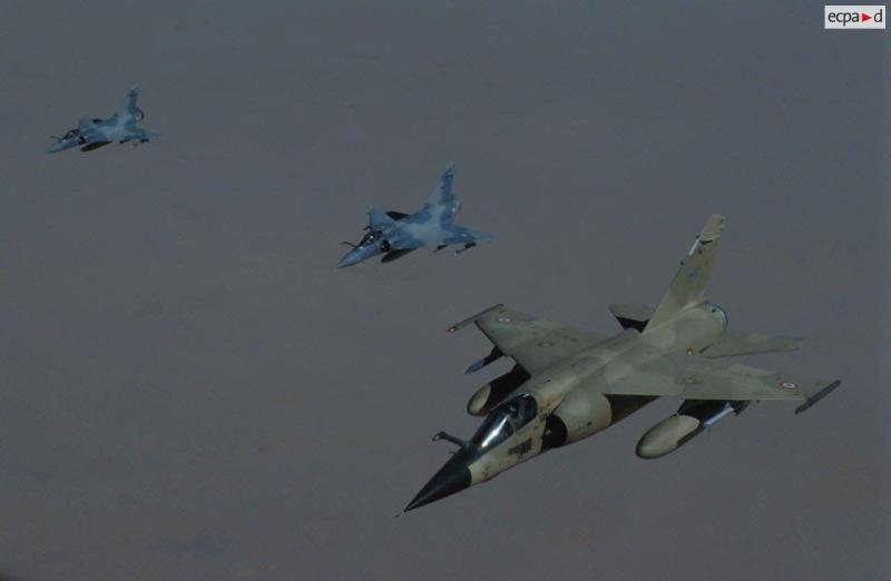 33-NR Mirage 2000 kíséretében