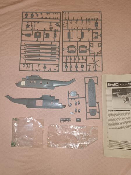 Revell Sea King MK41 minimálisan elkezdve, matrica, doboz nincsen 3000 Ft