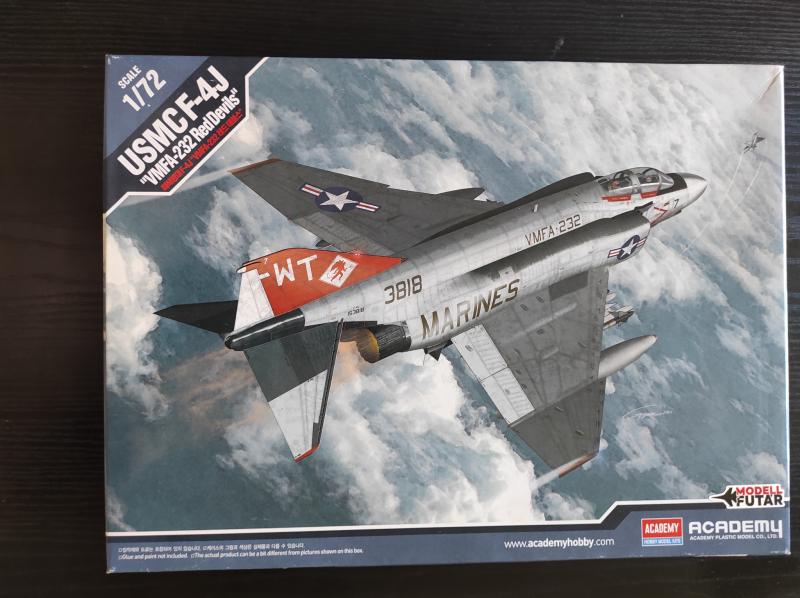 Academy F-4J 6500Ft 