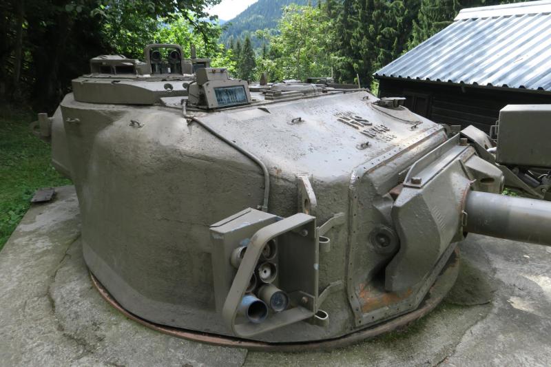 105 mm-es Centurion-torony az eredeti helyén

Meglepően nagy a többi toronnyal összehasonlítva. Bár belül ez is halálcsapdának tűnik.