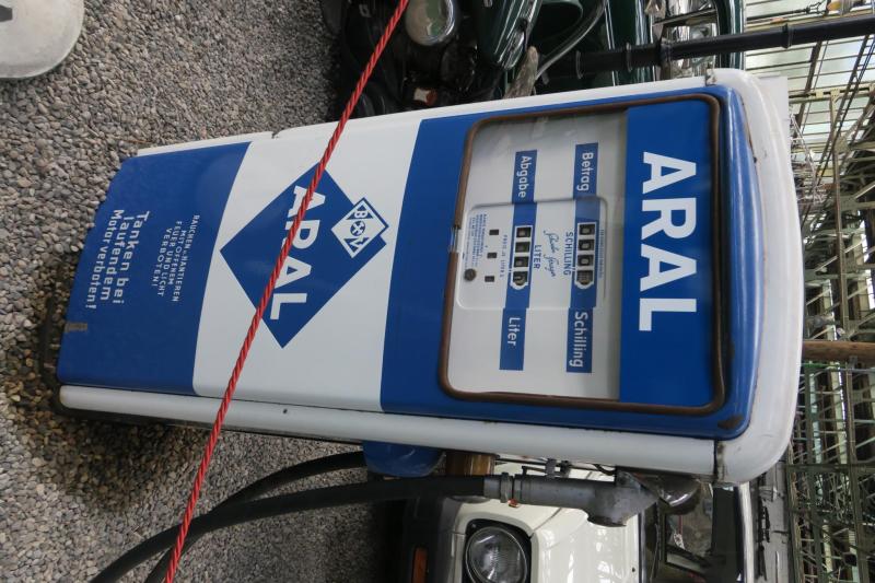 Rengeteg kútoszlopot is kiállítottak, bár az árakat egy ideje már nem frissítik