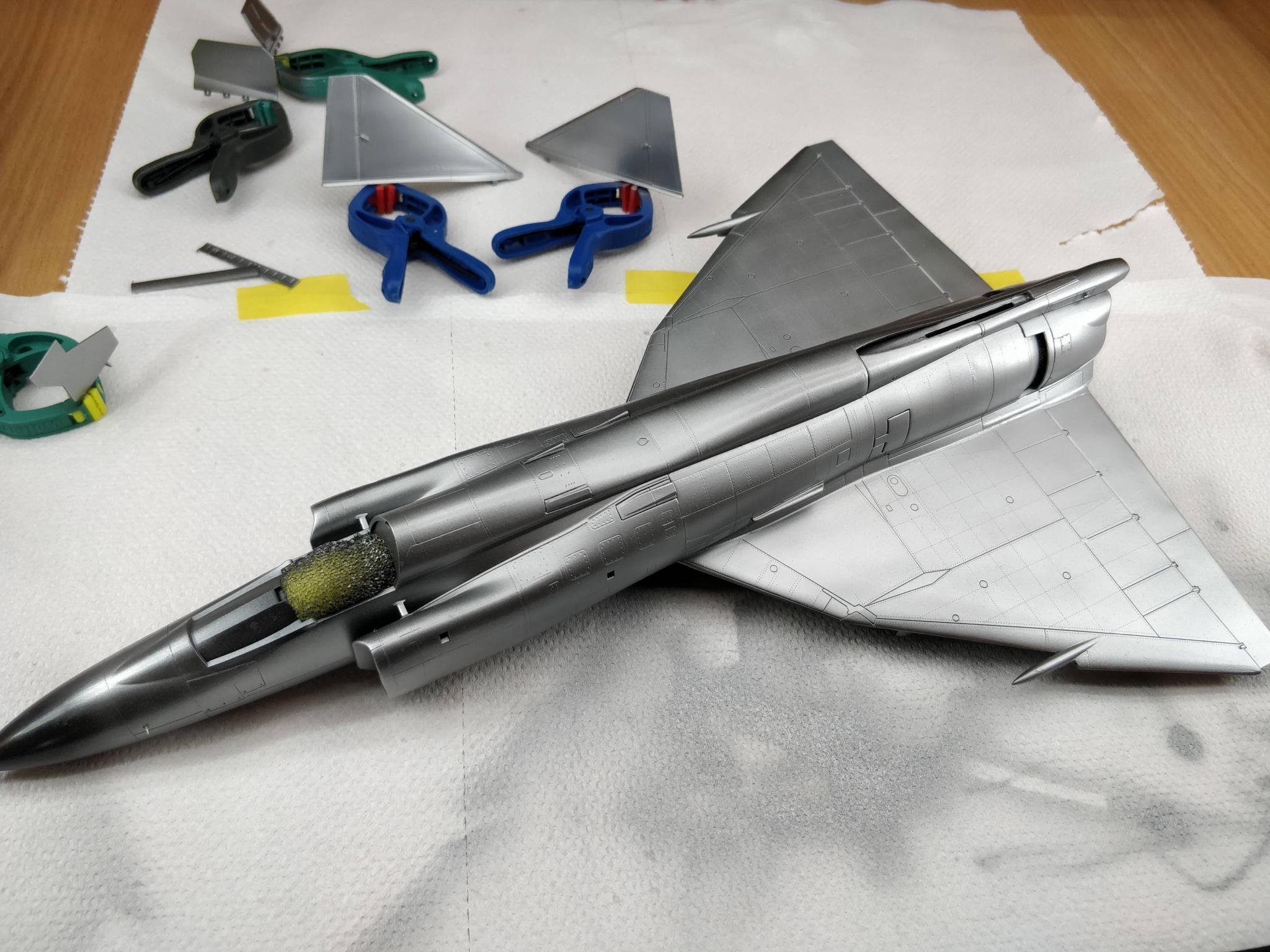Alclad Aluminium adja az alapszínt